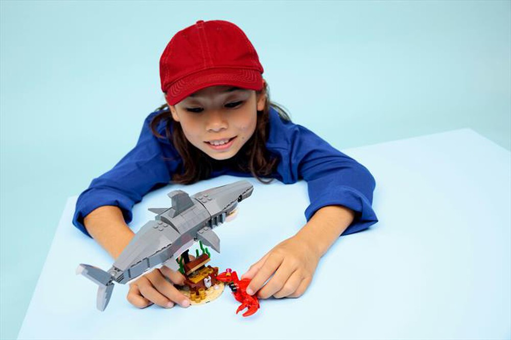 Immagine del prodotto LEGO - CREATOR 3IN1 Squalo con scrigno del tesoro - 31381