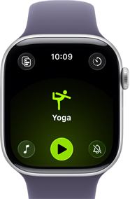 Apple Watch Series 11, cassa in alluminio color argento, allenamento di yoga aperto, lato destro, Digital Crown, cinturino Sport viola nebbia