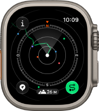 Apple Watch Ultra 4, cassa in titanio naturale, funzione “Torna sui tuoi passi” che mostra il percorso con indicazioni della bussola, lato destro, Digital Crown, tasto laterale in rilievo