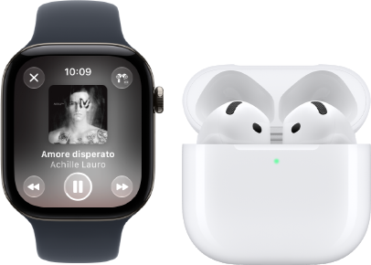 }Un Apple Watch Series 12, cassa in alluminio nero, cinturino Sport nero, app Apple Music aperta, abbinato a un paio di AirPods 4