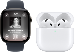 }Un Apple Watch Series 12, cassa in alluminio nero, cinturino Sport nero, app Apple Music aperta, abbinato a un paio di AirPods 4